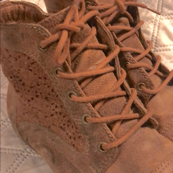 Leather crochet boots - Picture 5 of 6